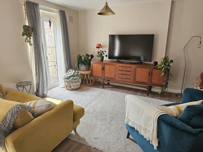 Double Bedroom for a female houseshare in Poole Main Photo