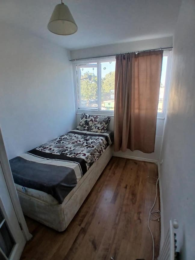  Furnished S/N (female preferred)  All  Bills  Included
 Main Photo