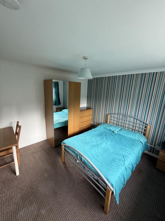 Fully furnished room to rent in Malinslee  Main Photo