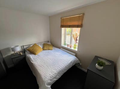 Spacious Double Rooms – Available Main Photo