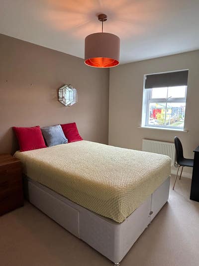 Spacious Double RoomAvailble DIDCOT(Boundary Park) Main Photo
