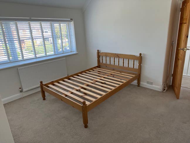 Double room with lots of storage in lovely house 😊 Main Photo