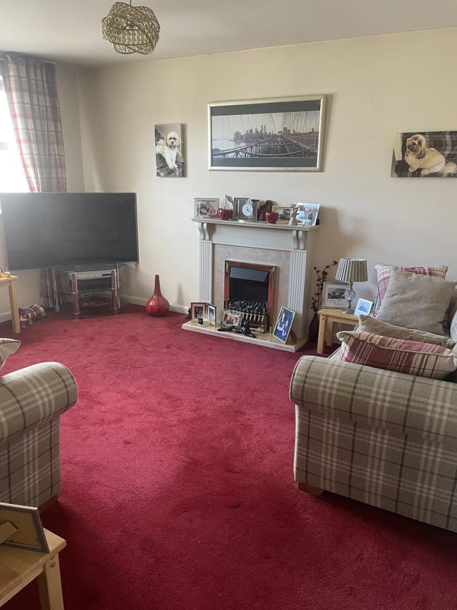 Spare room in 2bed flat Mon-Fri Main Photo