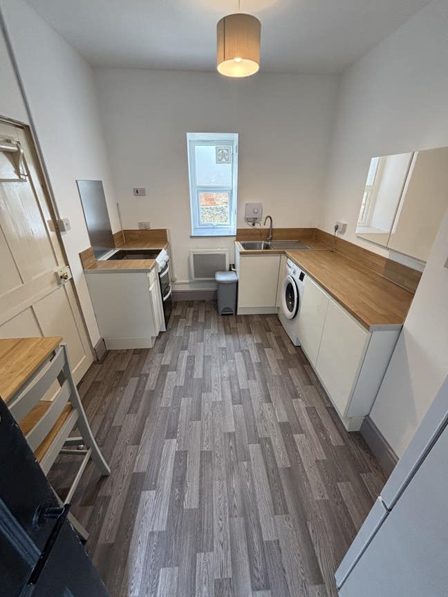 Compact, furnished studio flat Main Photo