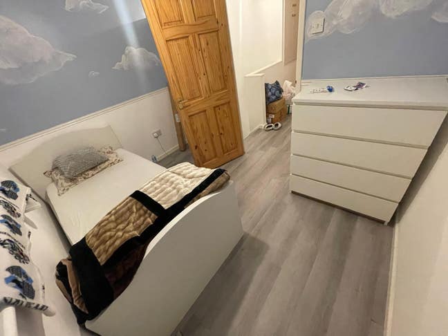 Modern single room in great location  Main Photo