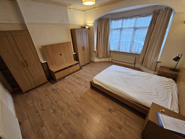 Large Double Room 4 Mins Walk To Coulsdon Station Main Photo