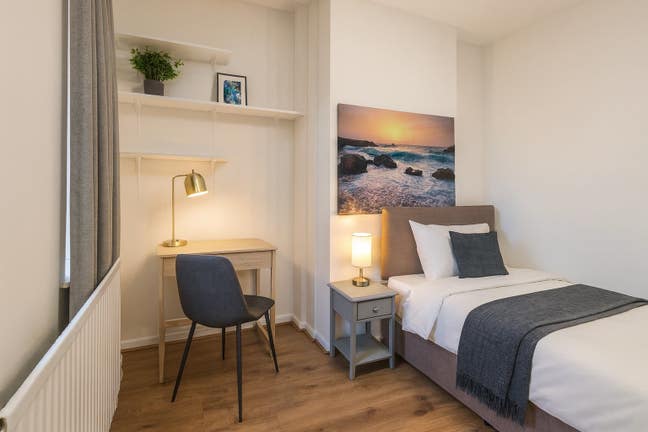 A large double room to let Main Photo