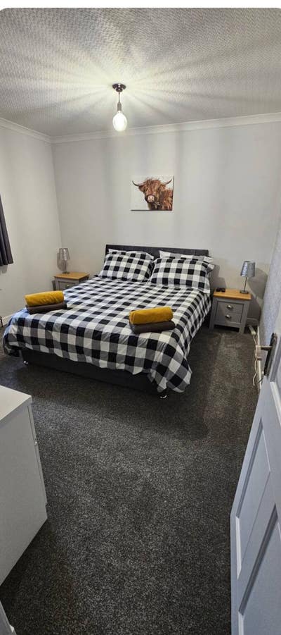 Double room alness with adjacent bathroom Main Photo