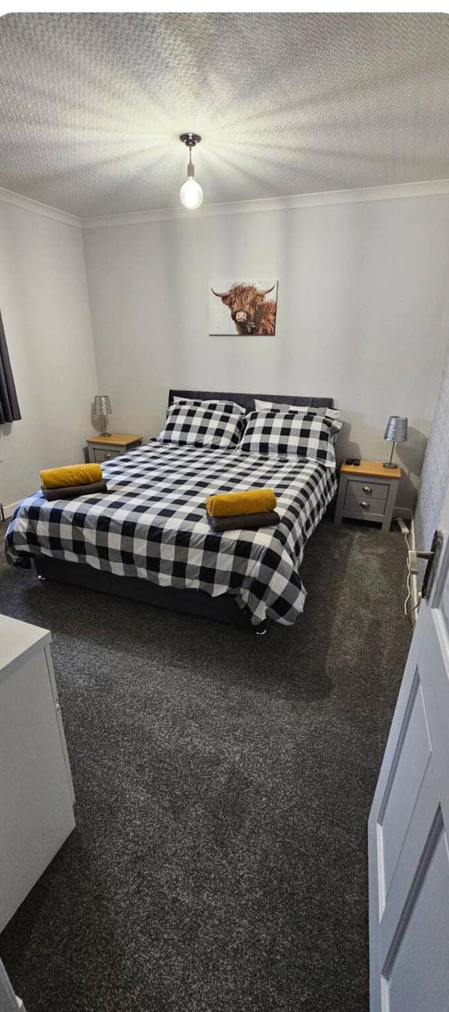 Double room alness with adjacent bathroom Main Photo
