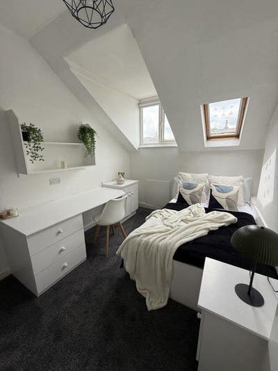 Modern Double Rooms (ALL GIRLS) Main Photo
