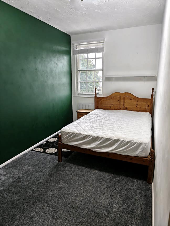 Double room near town centre  Main Photo