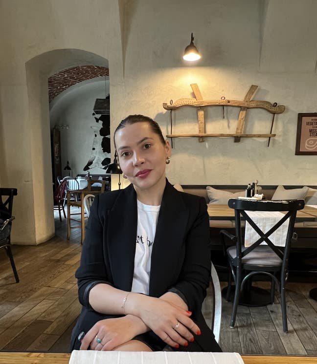 Female looking for a room near White City Main Photo
