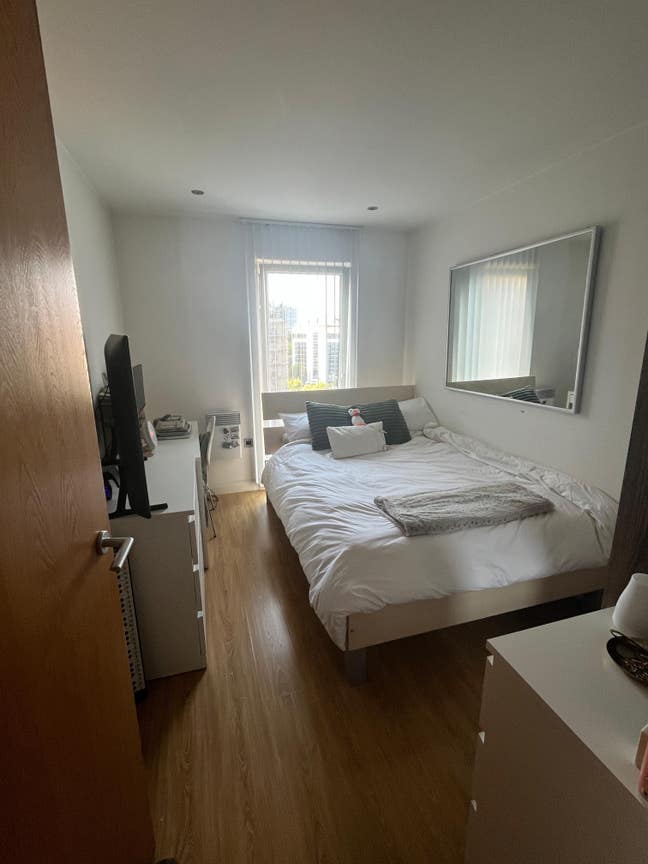 Room (with own bathroom) available for a female! Main Photo