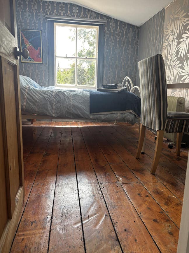 Close to tube and hospital, Good facilities, clean Main Photo