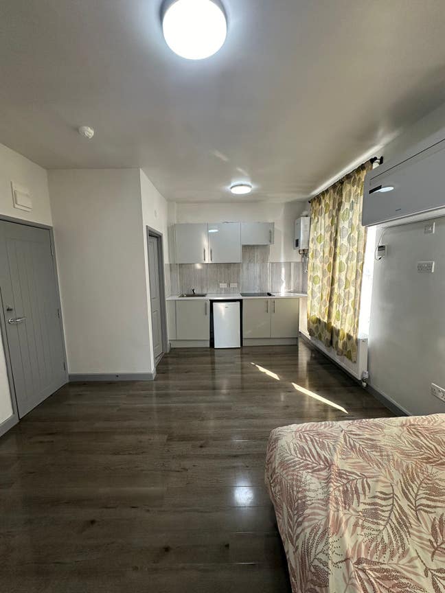 Massive Studios with Bills £1450 Main Photo