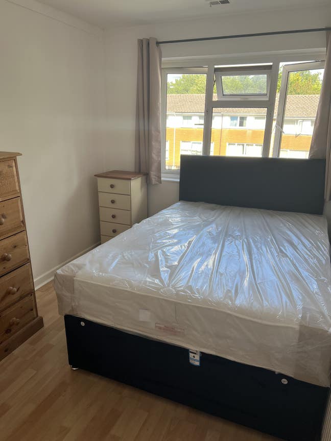 Bracknell Double Room. Main Photo