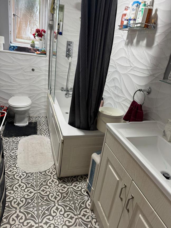 One Double bedroom with fully furnished  Main Photo