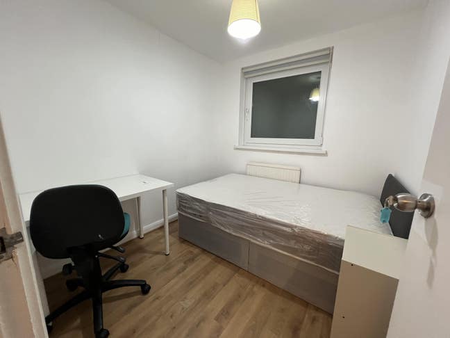 Lovely Rooms Near Southfields Station  Main Photo