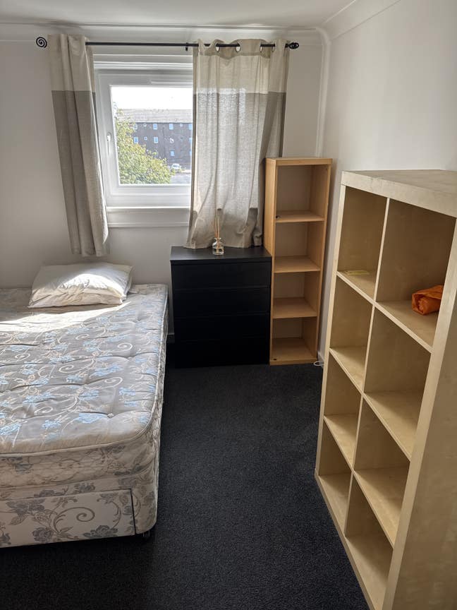 Neat bedroom with a bed inside and wardrope  Main Photo