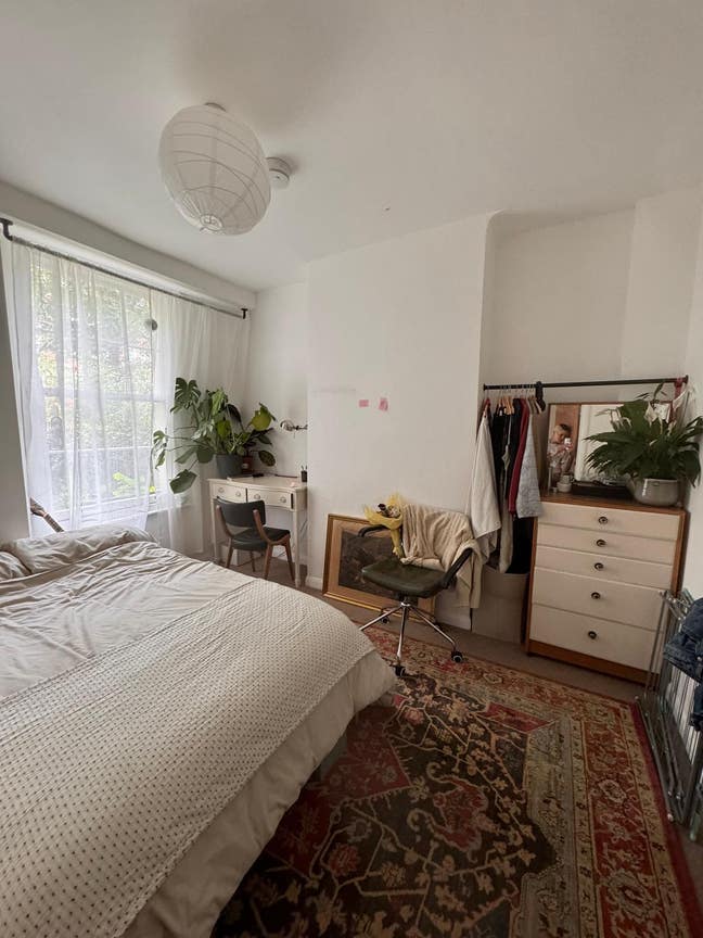 Large bright Double bedroom, Central East London  Main Photo