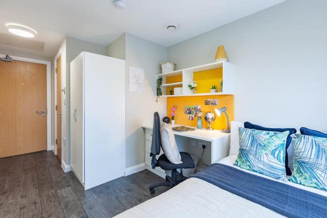 1 Room in a Shared Flat, Devon Street, L3 Main Photo