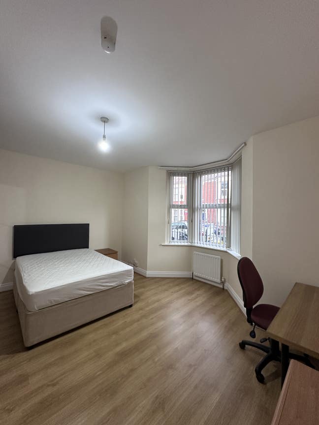 Available 1st Oct 2bed lower Fenham flat at £860pm Main Photo