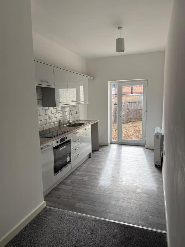1 Bedroom City Centre apartment with Parking Main Photo