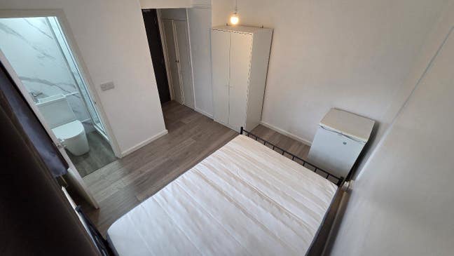 Large Room with En-Suite - Town Centre All Bills I Main Photo