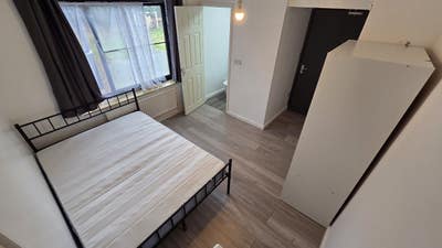 Large Room with En-Suite - Town Centre All Bills I Main Photo