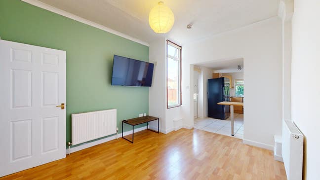 6 Bedroom house on Brentry Road  Main Photo