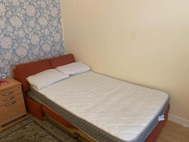 Ensuite Room in Bramhall Main Photo