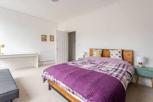 Town Centre - Fantastic Beautifully Furnished Main Photo