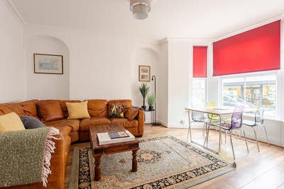 Town Centre - Fantastic Beautifully Furnished Main Photo