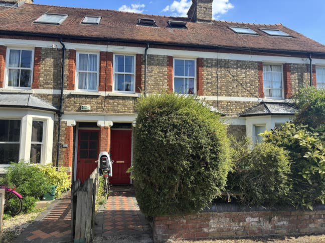 Double room available with own separate office Main Photo