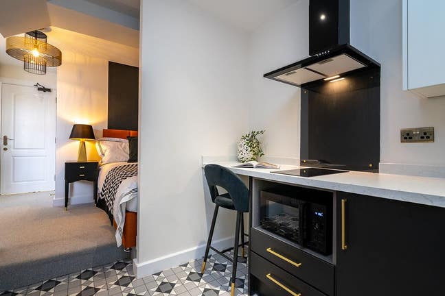 Stunning Studio **1St Month Rent Free*** Main Photo