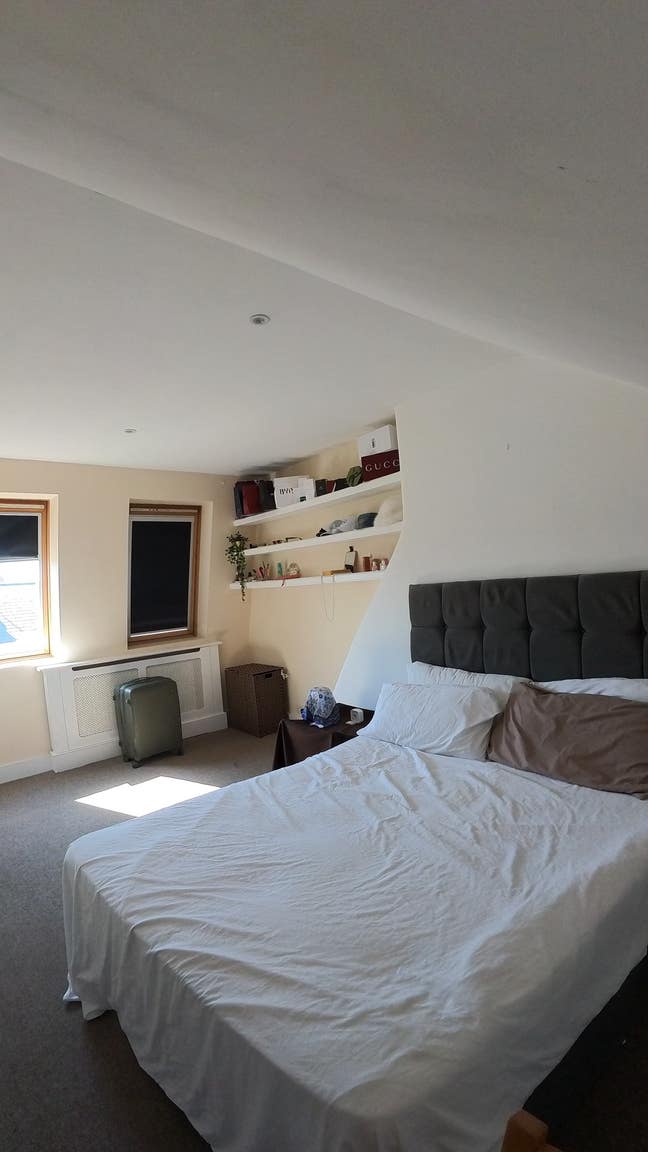 Big ensuite double available in Victorian flat Main Photo