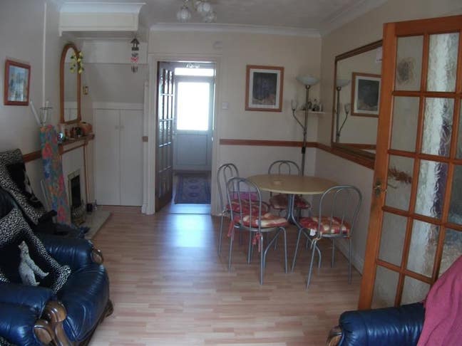 4 bedroom 2 living rooms and very large kitchen Main Photo