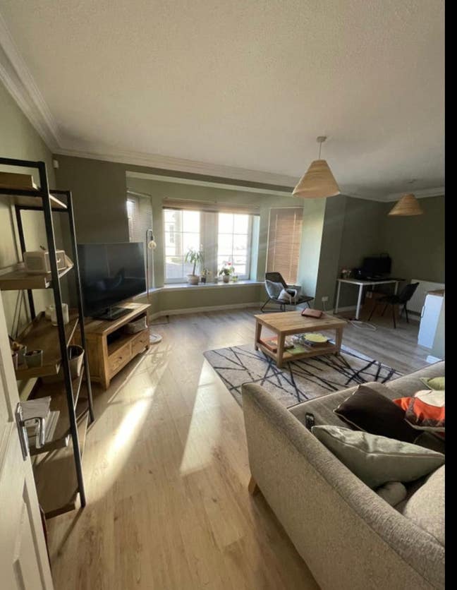 Sunny flat in Roseburn Main Photo