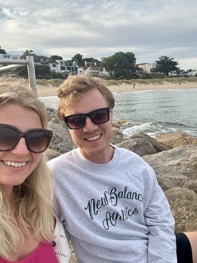 professional couple looking for room 1-2 nights Main Photo