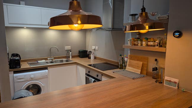 Nicely appointed Leith one-bedroom  Main Photo