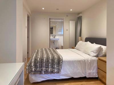 Double Room with Ensuite.  Main Photo