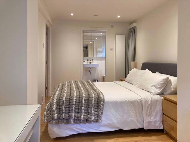 Double Room with Ensuite.  Main Photo