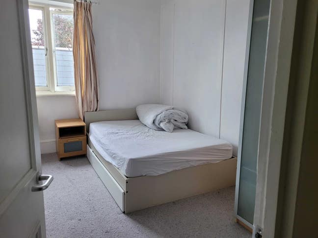 A great location and room offer in friendly house Main Photo