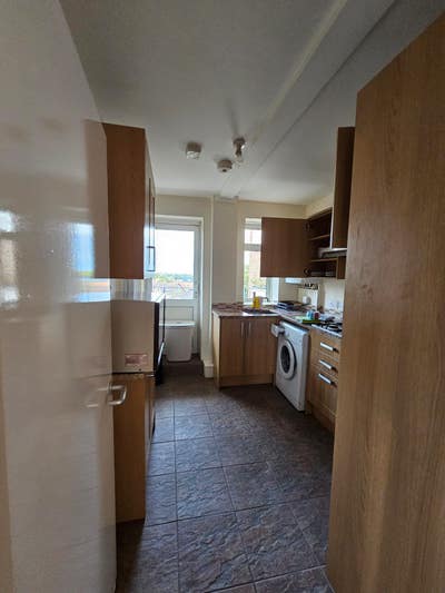 Room in 2 Bedroom Apartment in Bounds Green Main Photo