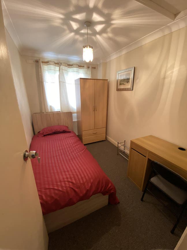 Single Room, Fully Furnished, Great Location! Main Photo