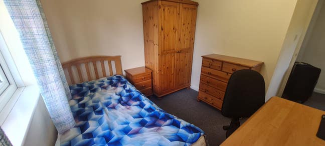 Room available inc Bills Main Photo