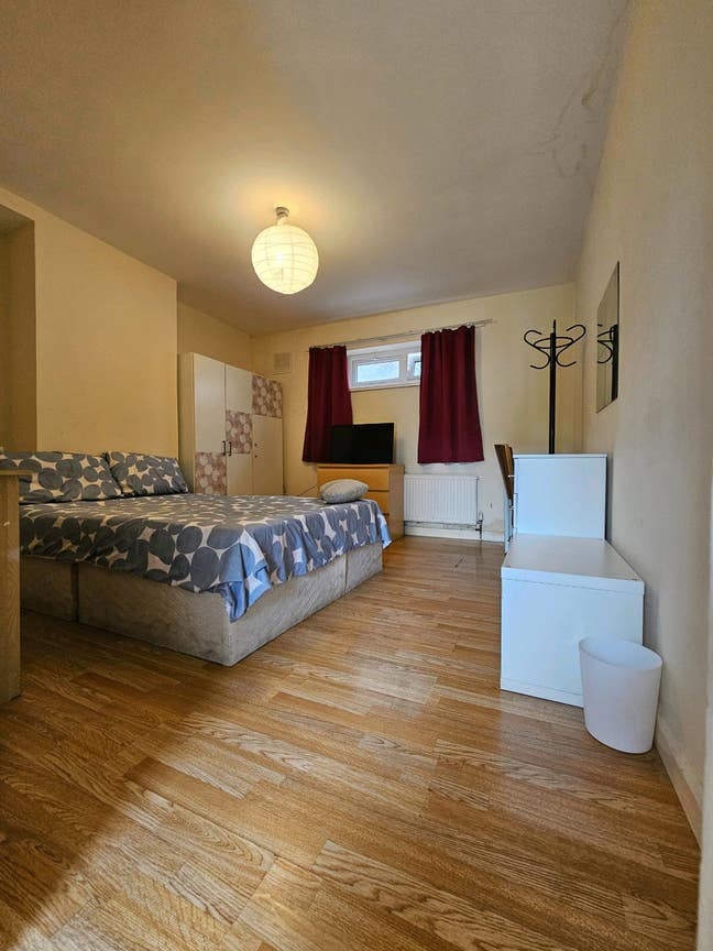 Double  Room  at  NW10 Main Photo