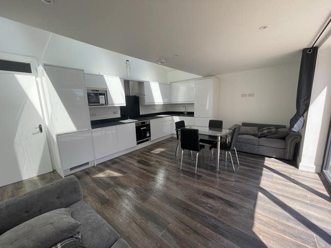 Superking Ensuite Rooms Croydon Beautiful Garden  Main Photo