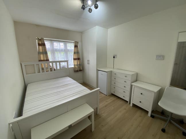 Double En-suite Room Close To Heathrow Main Photo