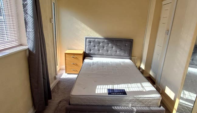 Double Bed with En-Suite  Main Photo